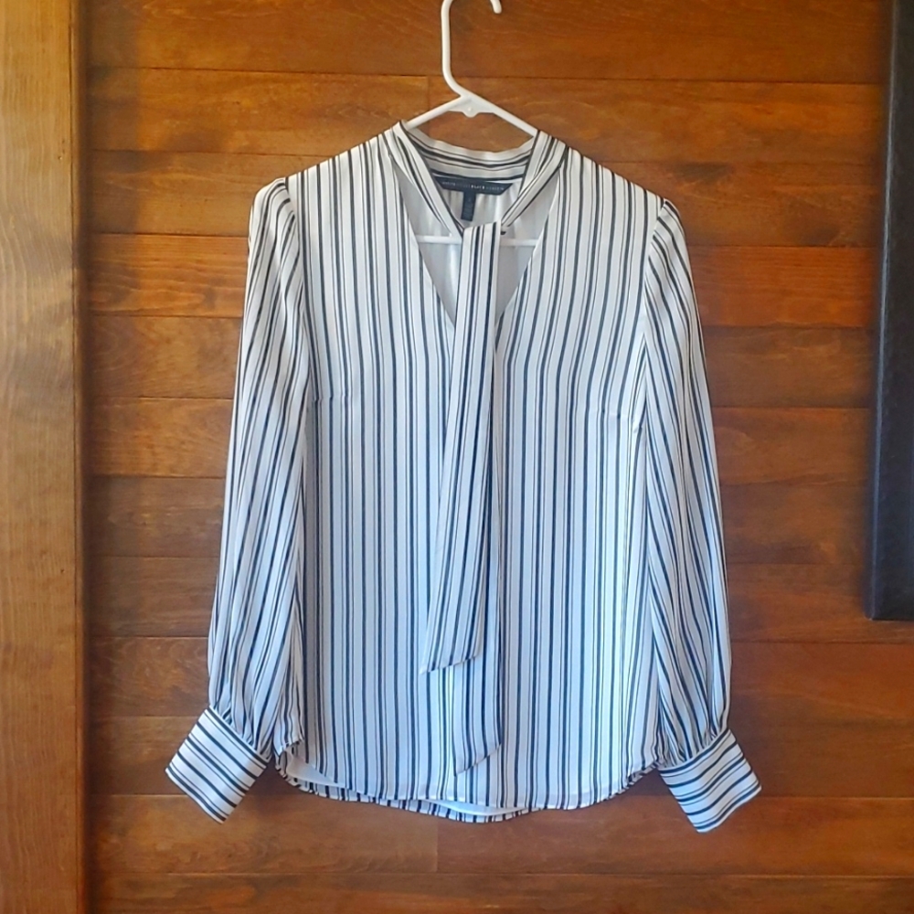 White House Black Market Size 2 Long Sleeve